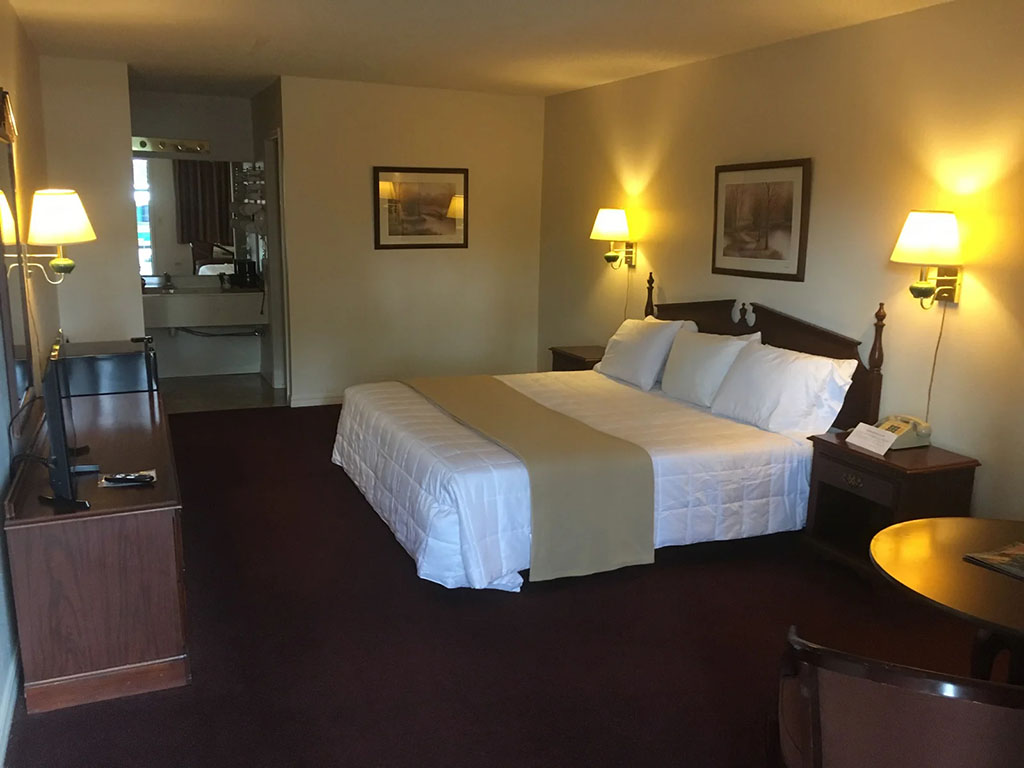 Alpine Lodge - King Room