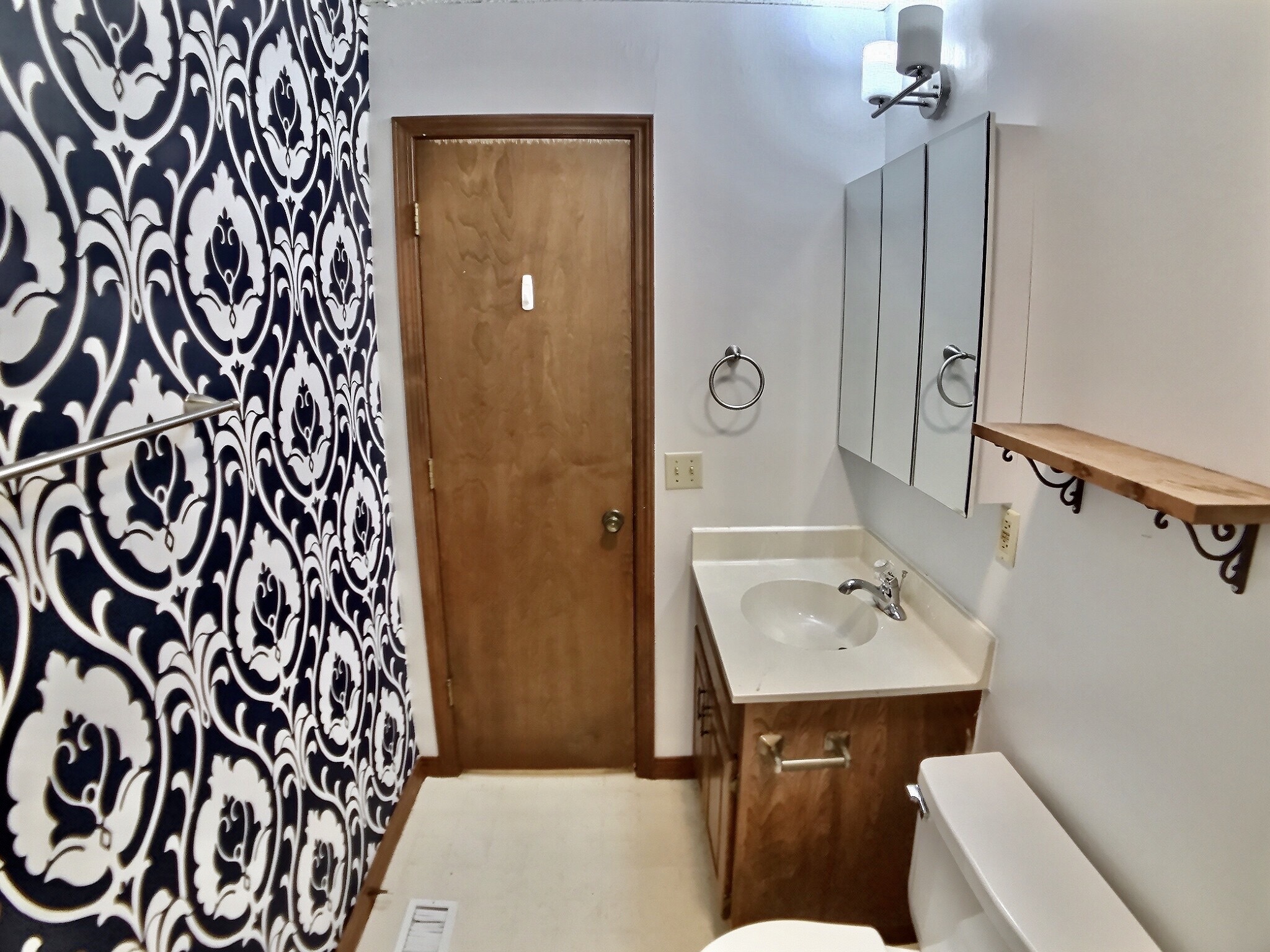 Bathroom at Kenwood Apartments Holiday Island For Rent