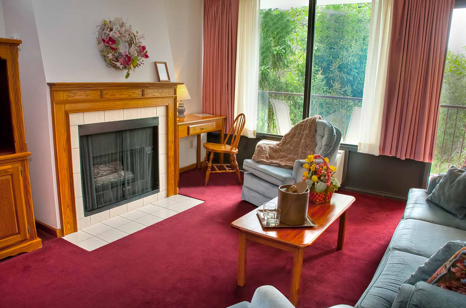 Bavarian Inn Lodge Standard Queen Room Living Room & Patio